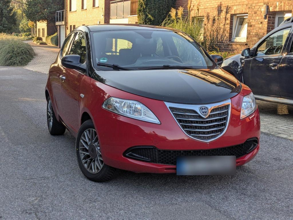 Lancia Ypsilon 1.2 Black & Red Edition TÜV...