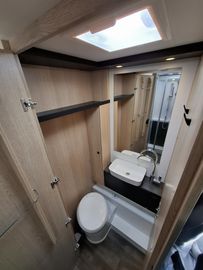 Sunlight Adventure T 68 Combi 6E TV-Paket AWT isoliert 8G