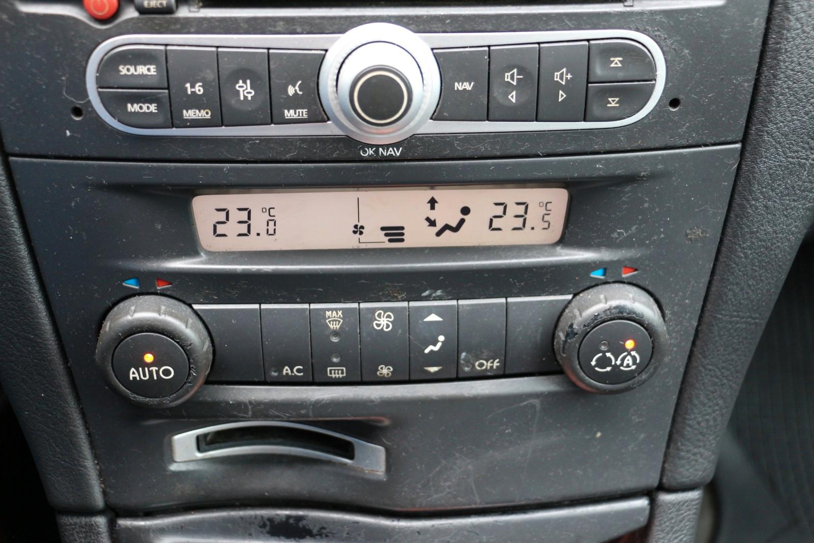 Renault Laguna 2006 — photo 28