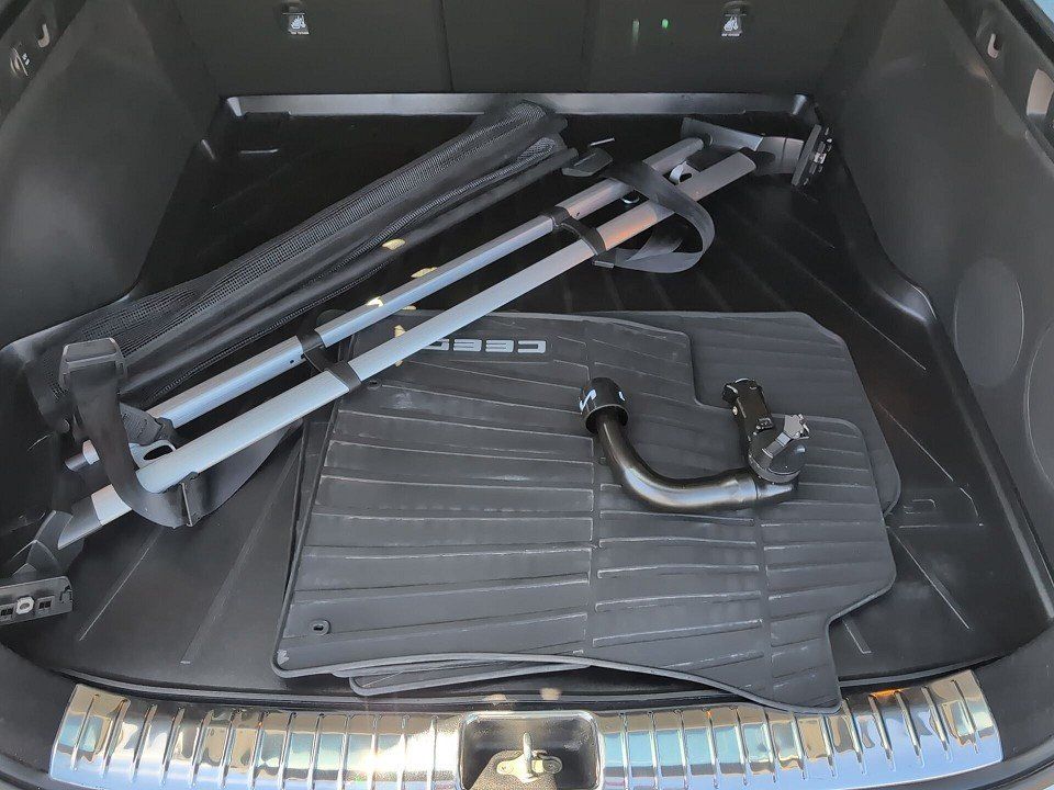 Fahrzeugabbildung Kia CEED SW 1.5T DCT SPIRIT AHK TECH/LEDER-PAKET JBL