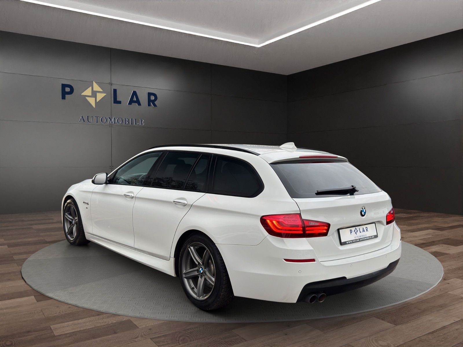 Fahrzeugabbildung BMW 520d Touring AHK/M-Paket/Head-Up/Bhz.Lenkrad/PDC