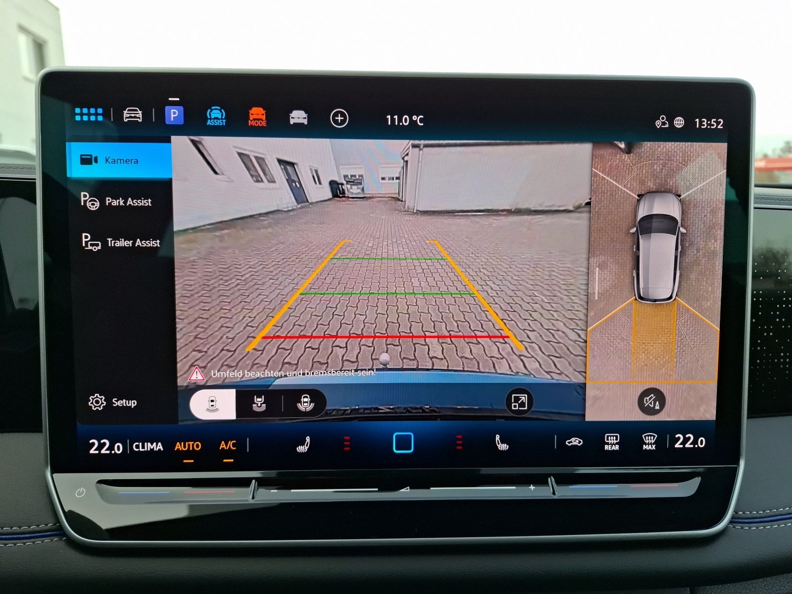 Fahrzeugabbildung Volkswagen Tiguan eTSI R-Line DSG Standhzg Matrix AHK Navi