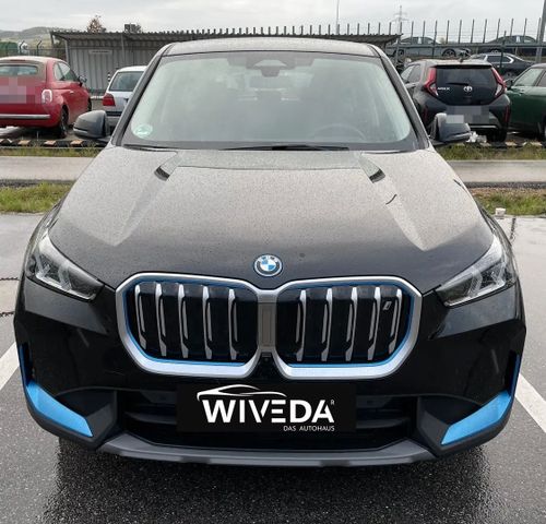 BMW X1 30xDrive~Innovations~LiveCock~PA+/DA+~ACC~360