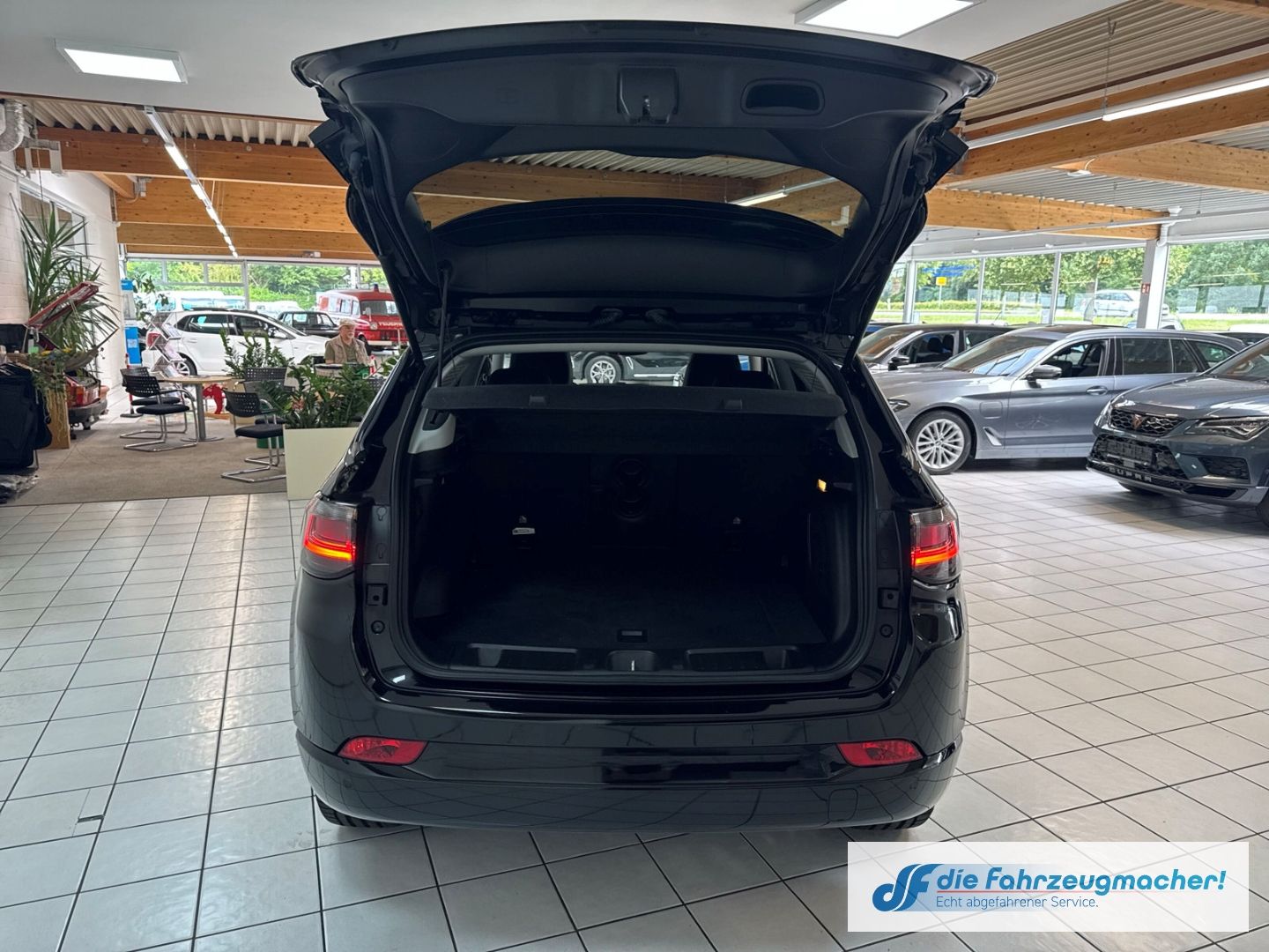 Fahrzeugabbildung Jeep Compass S Plug-In Hybrid 4WD 1.3 EU6d Navi Sound