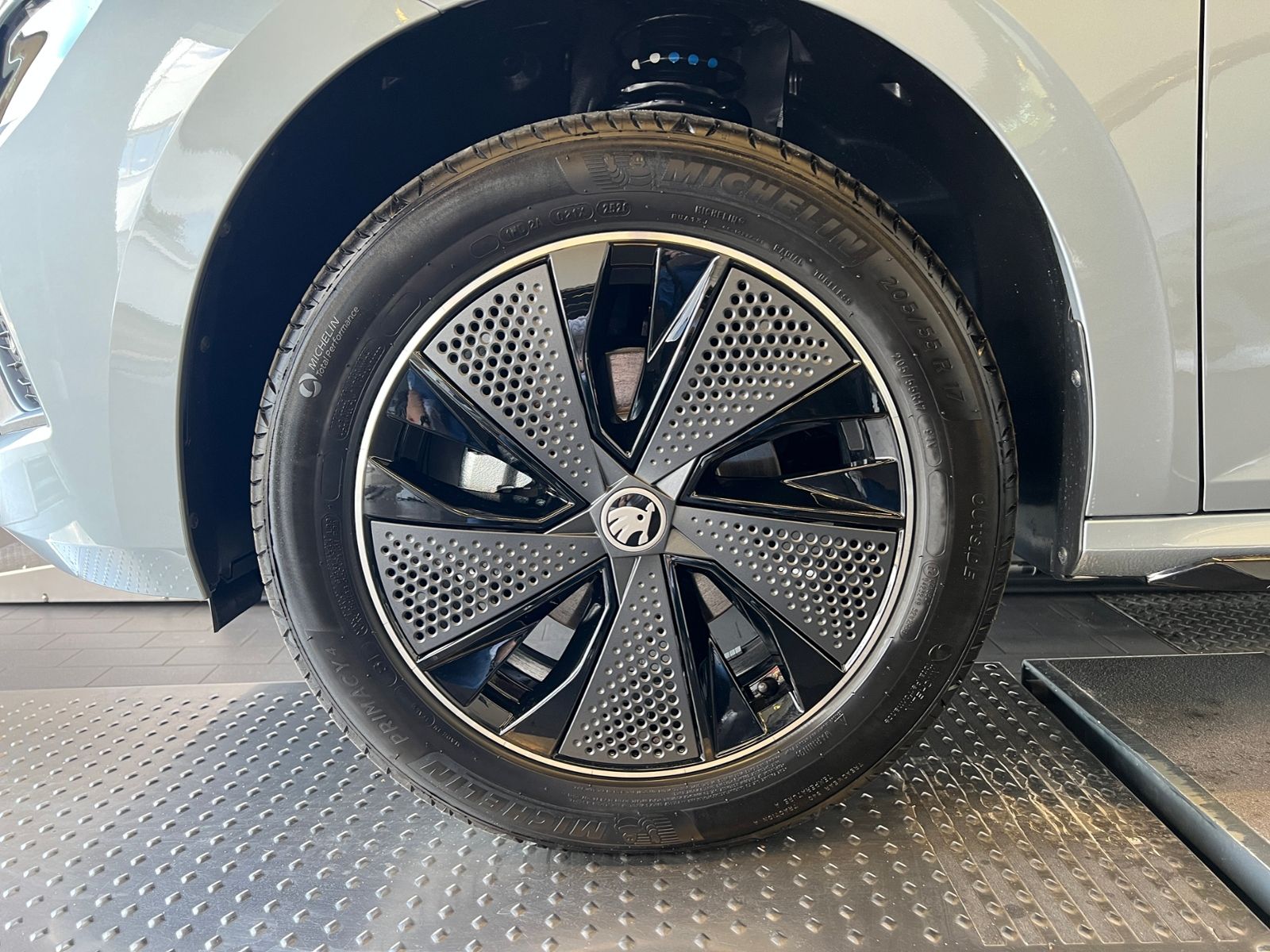 Fahrzeugabbildung SKODA Kamiq Monte Carlo 1.5 TSI DSG *AHK vorb., Matrix