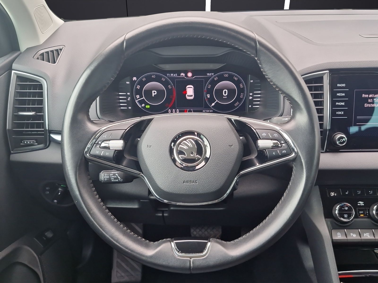Fahrzeugabbildung SKODA Karoq Clever 1.5 TSI DSG LED Navi ACC AHK 4xSHZ