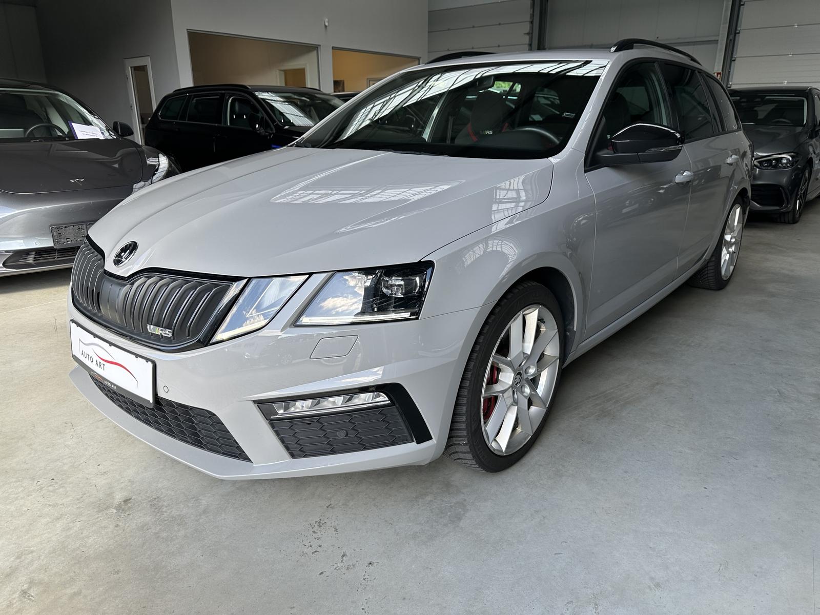 Skoda Octavia RS Navi LED ACC PDC SHZ AHK