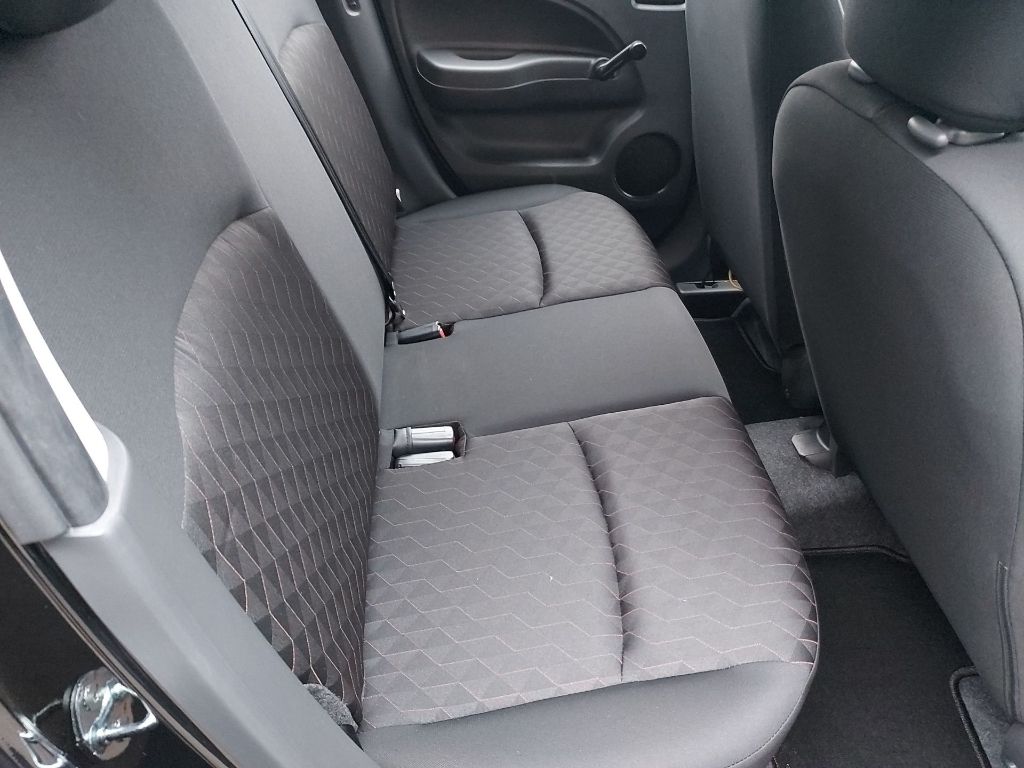 Fahrzeugabbildung Mitsubishi Space Star Select 1.2 MIVEC 5-Gang