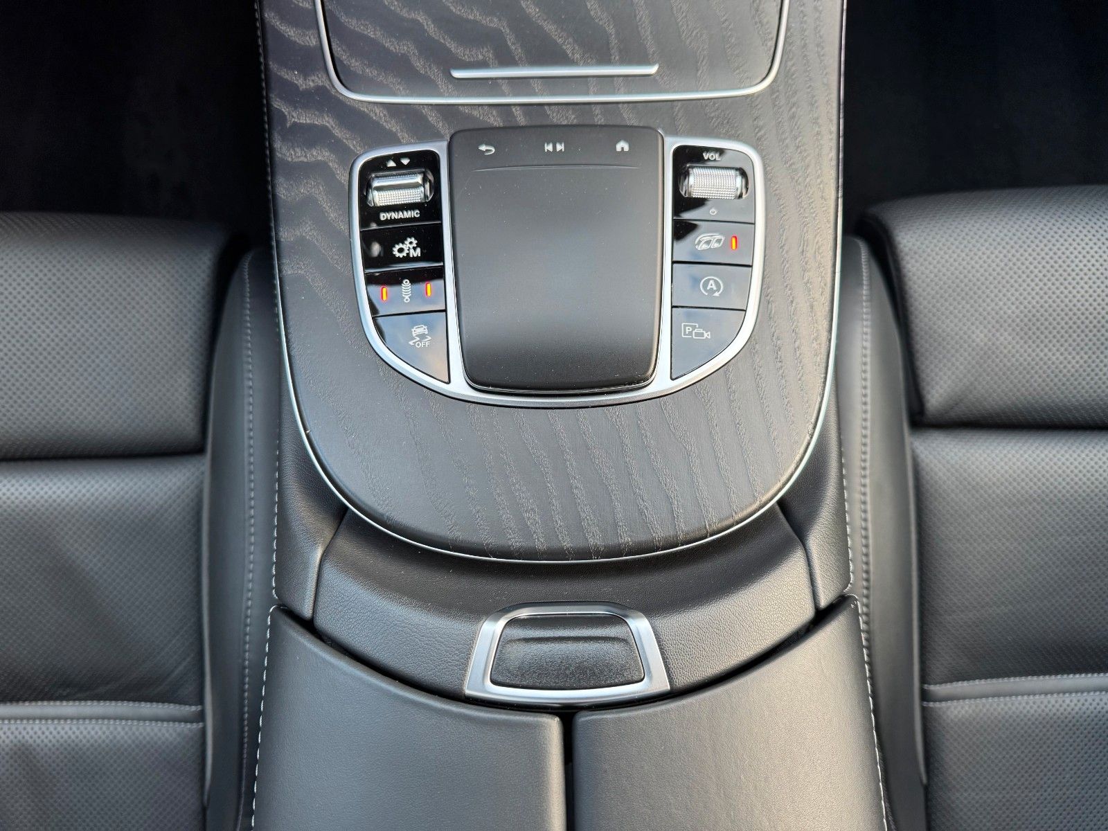 Fahrzeugabbildung Mercedes-Benz E 63 AMG S Pano+Burm+AirM+HUD+360+uvm.