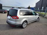 Ford Galaxy 2,0 EcoBoost Titanium PowerShift Titanium - Ford Galaxy aus 2010: Titanium