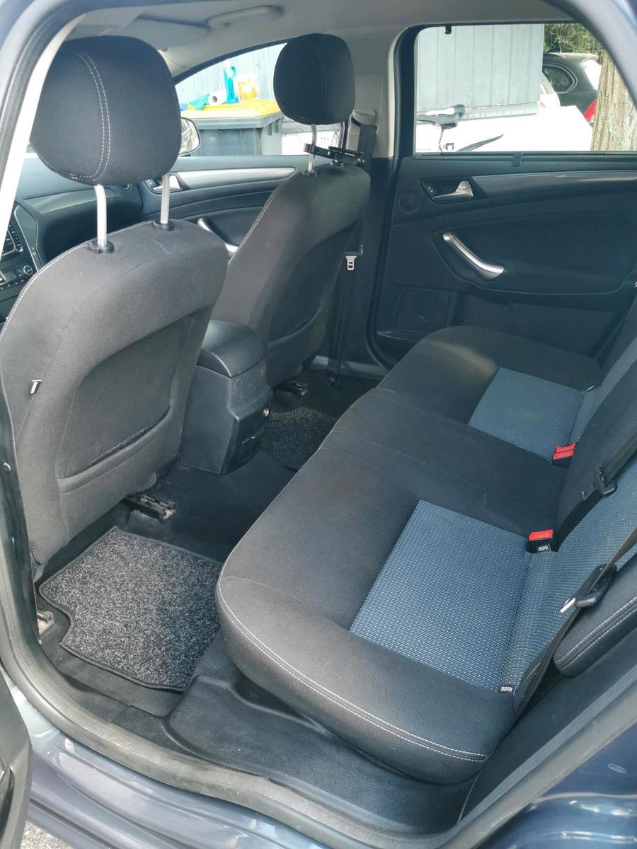 Ford Mondeo 2010 — photo 11