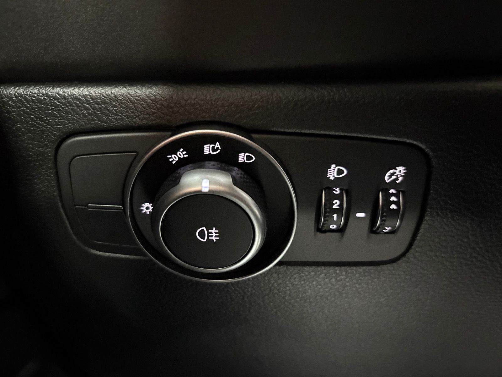 Fahrzeugabbildung Alfa Romeo Tonale Sprint/APPLE/NAVI/ACC/PDC/SPURHALTE/KLIMA