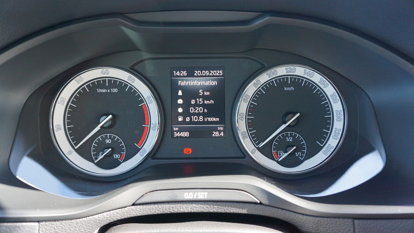 Fahrzeugabbildung SKODA Karoq Style, LED, PDC, SR+WR, Apple CarPlay
