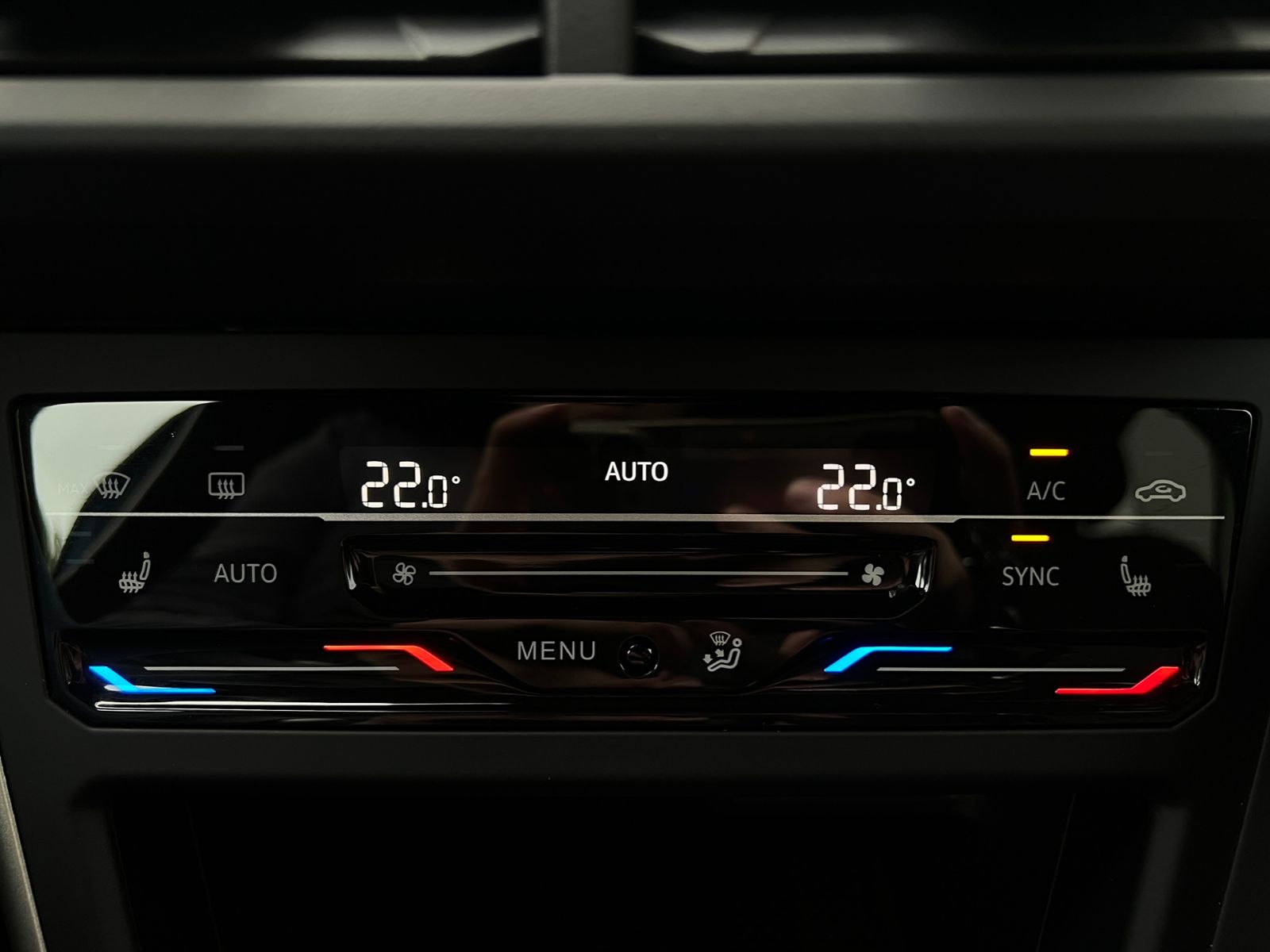 Fahrzeugabbildung Volkswagen Taigo Move 1,0 l TSI *AHK, IQ.Light, Navi, Kamer