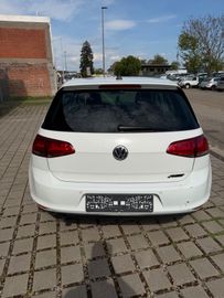 Volkswagen Golf - 6