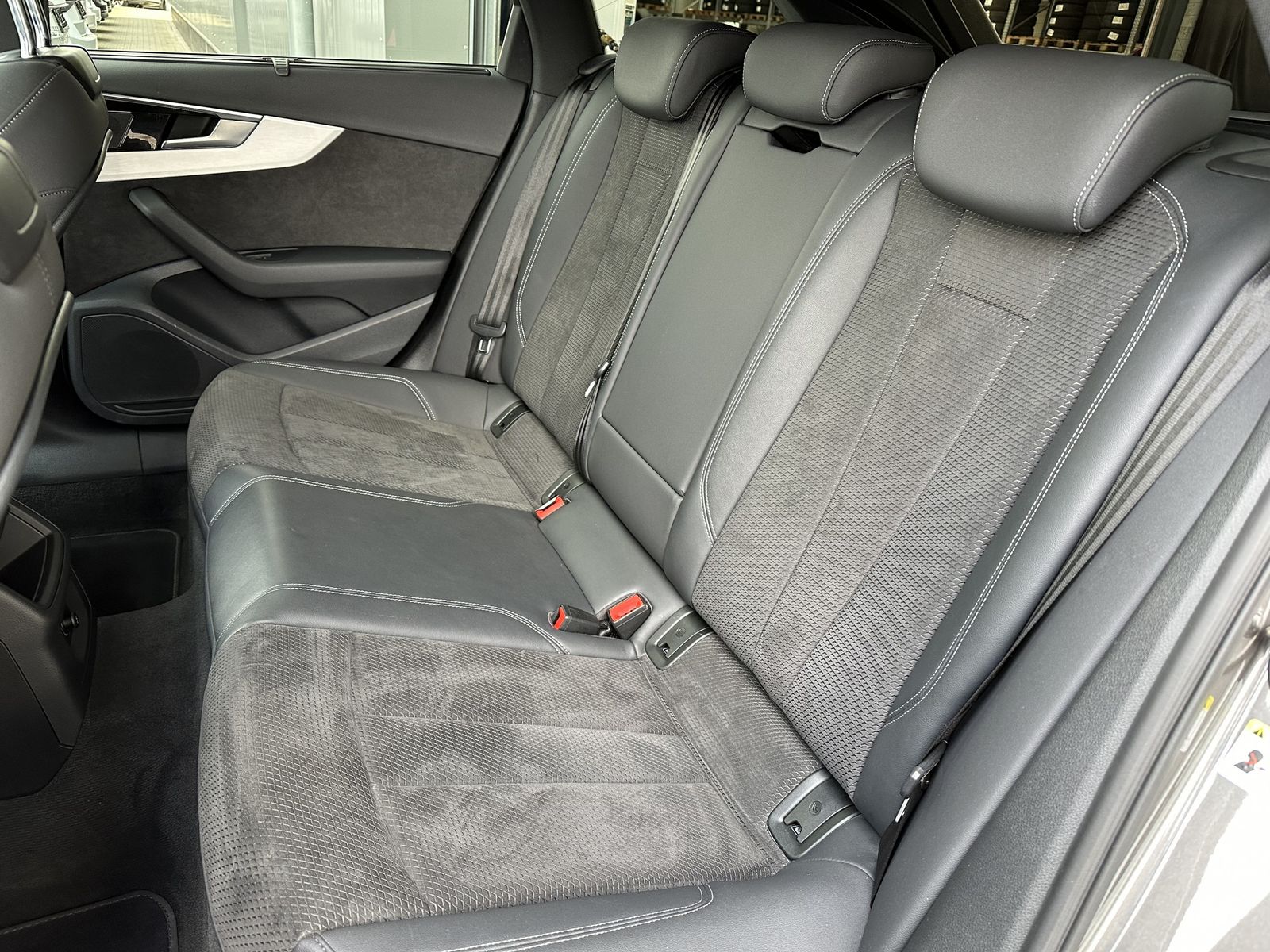 Fahrzeugabbildung Audi A4 Avant 40 TDI Quattro S-Line NAV+LED+KAMERA+SH