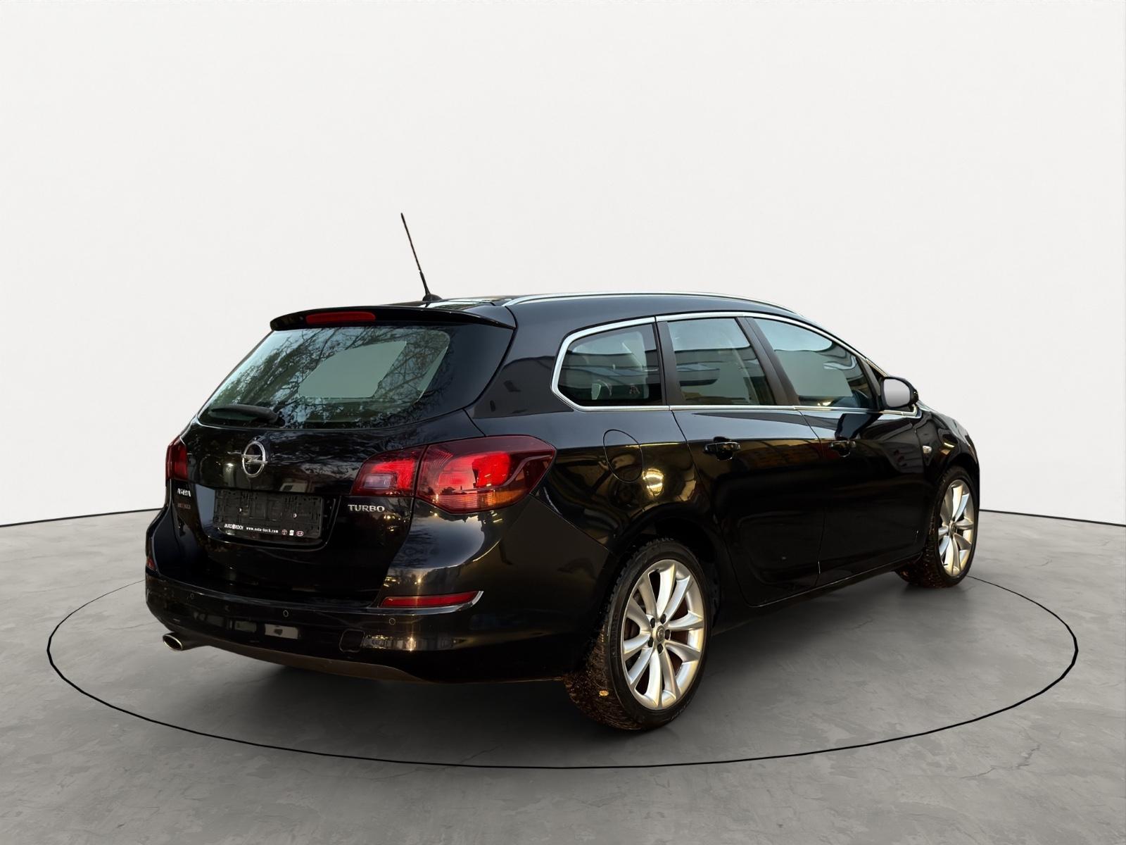 Opel Astra 2011 — photo 6