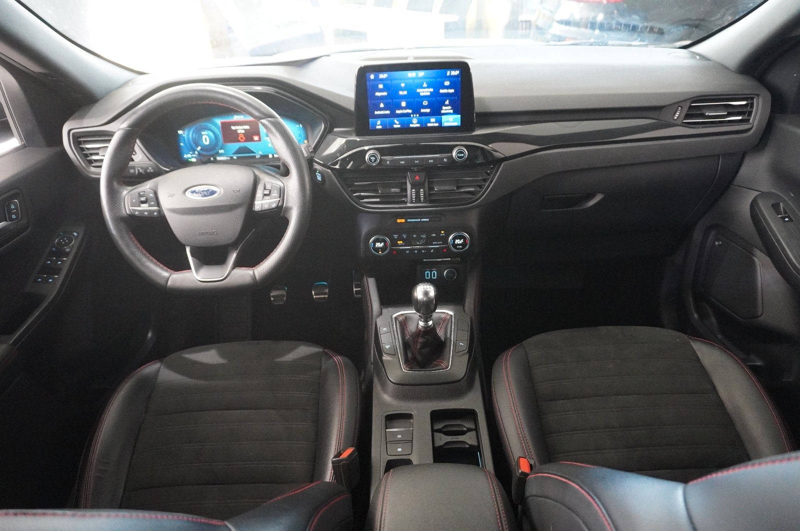 Fahrzeugabbildung Ford Kuga 1.5 ST-LINE X NAVI/LED/KAMERA/SPORT/B&O/DAB