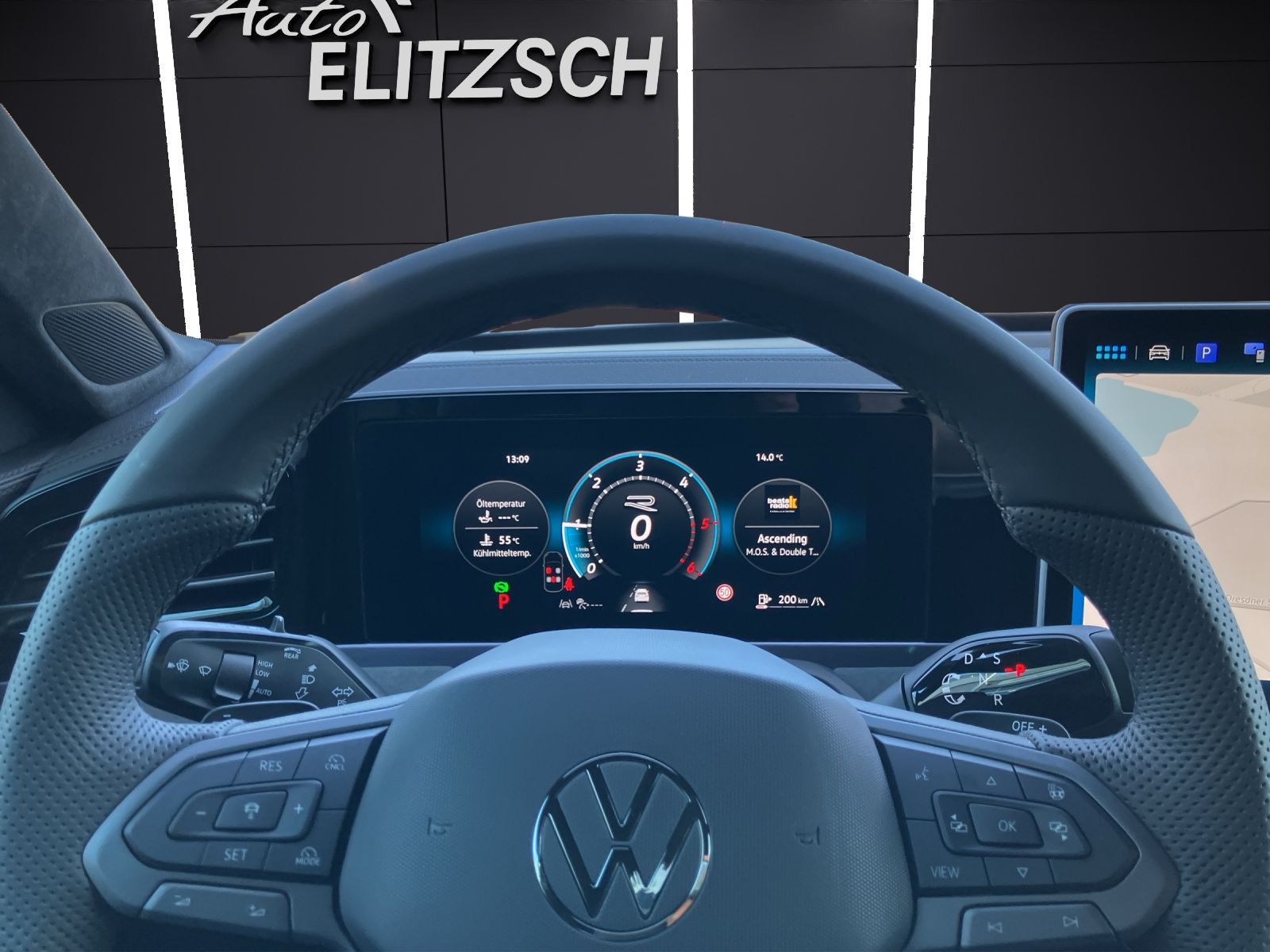 Fahrzeugabbildung Volkswagen Passat Variant TDI R-Line DSG Matrix 4M Navi AHZ