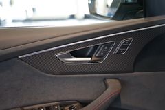 AUDI RSQ8 performance | Pano | 305 km/h | Nimbusgrau AUDI RSQ8 performance | Pano | 305 km/h | Nimbusgrau