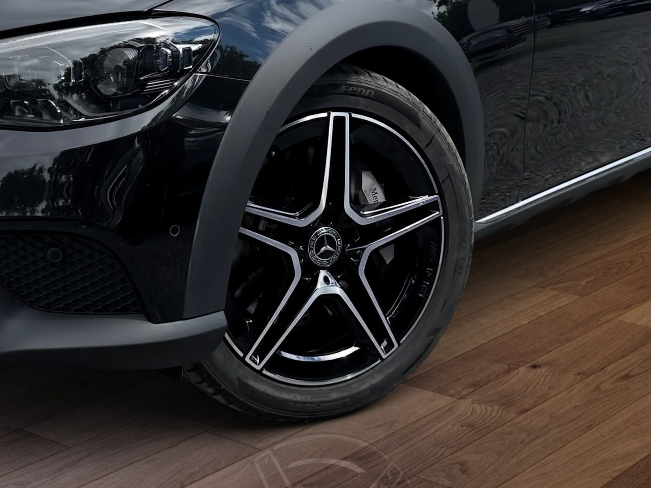 Fahrzeugabbildung Mercedes-Benz E 400 d 4M T Aut. NIGHT+AMG19''+HEADUP+360°+STHZ