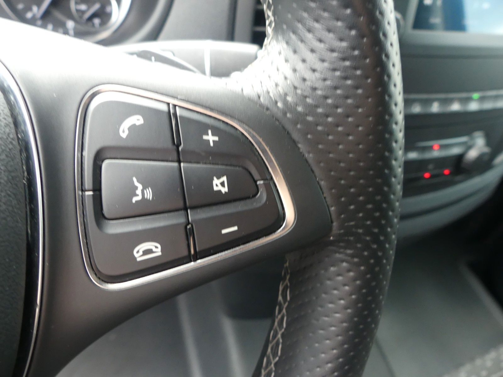 Fahrzeugabbildung Mercedes-Benz Vito Tourer 116 CDI Pro lang 9 Sitzer AHK