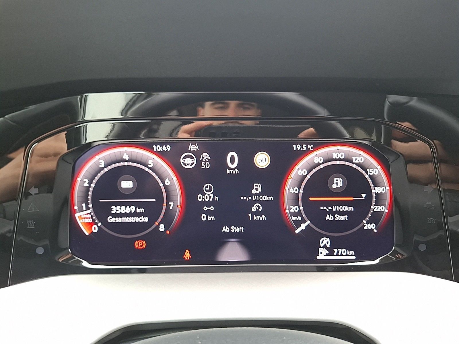 Fahrzeugabbildung Volkswagen Golf VIII Variant TSI LED AHK ACC PDC SH LM