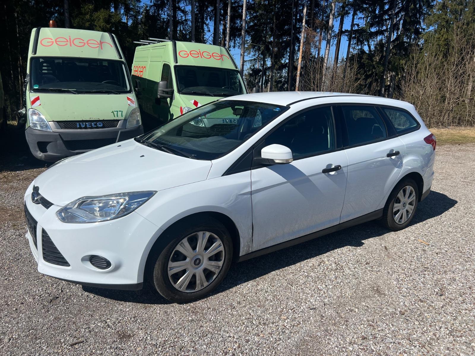 Ford Focus 2014 — interior