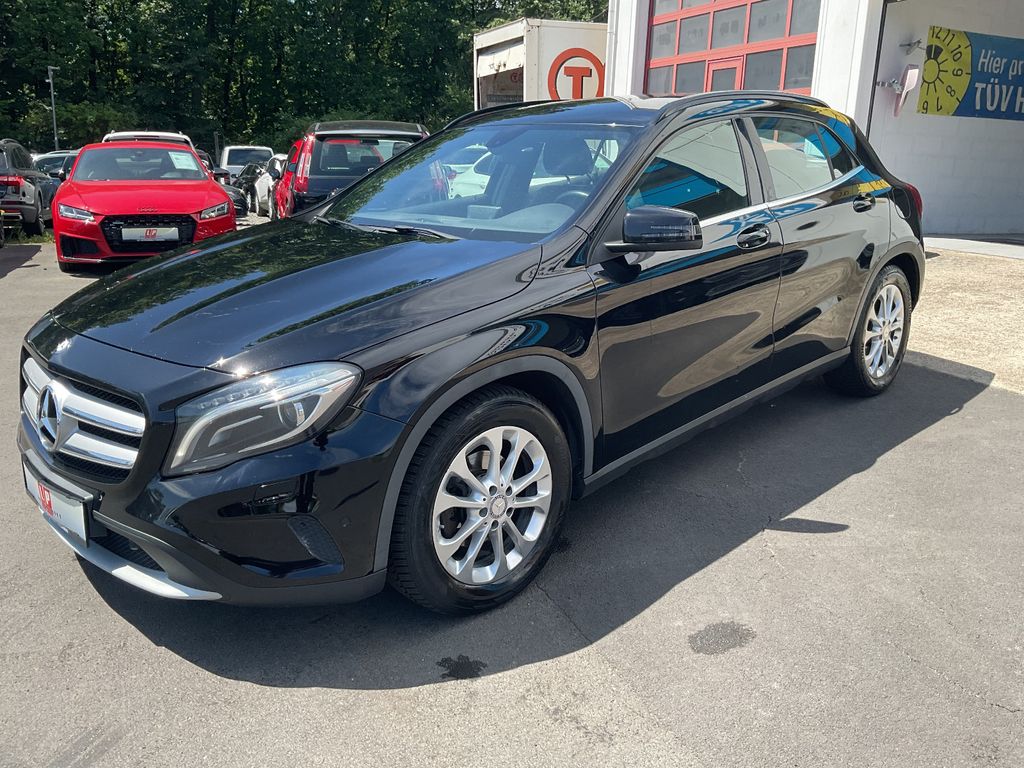 Mercedes-Benz GLA 220