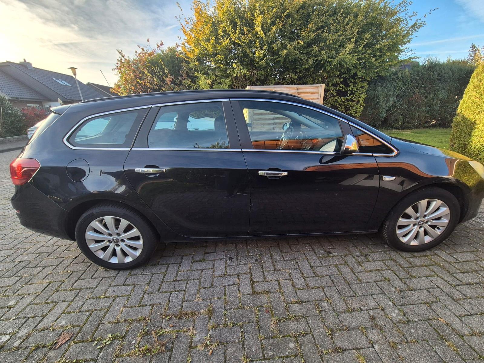 Opel Astra 2011 — photo 5