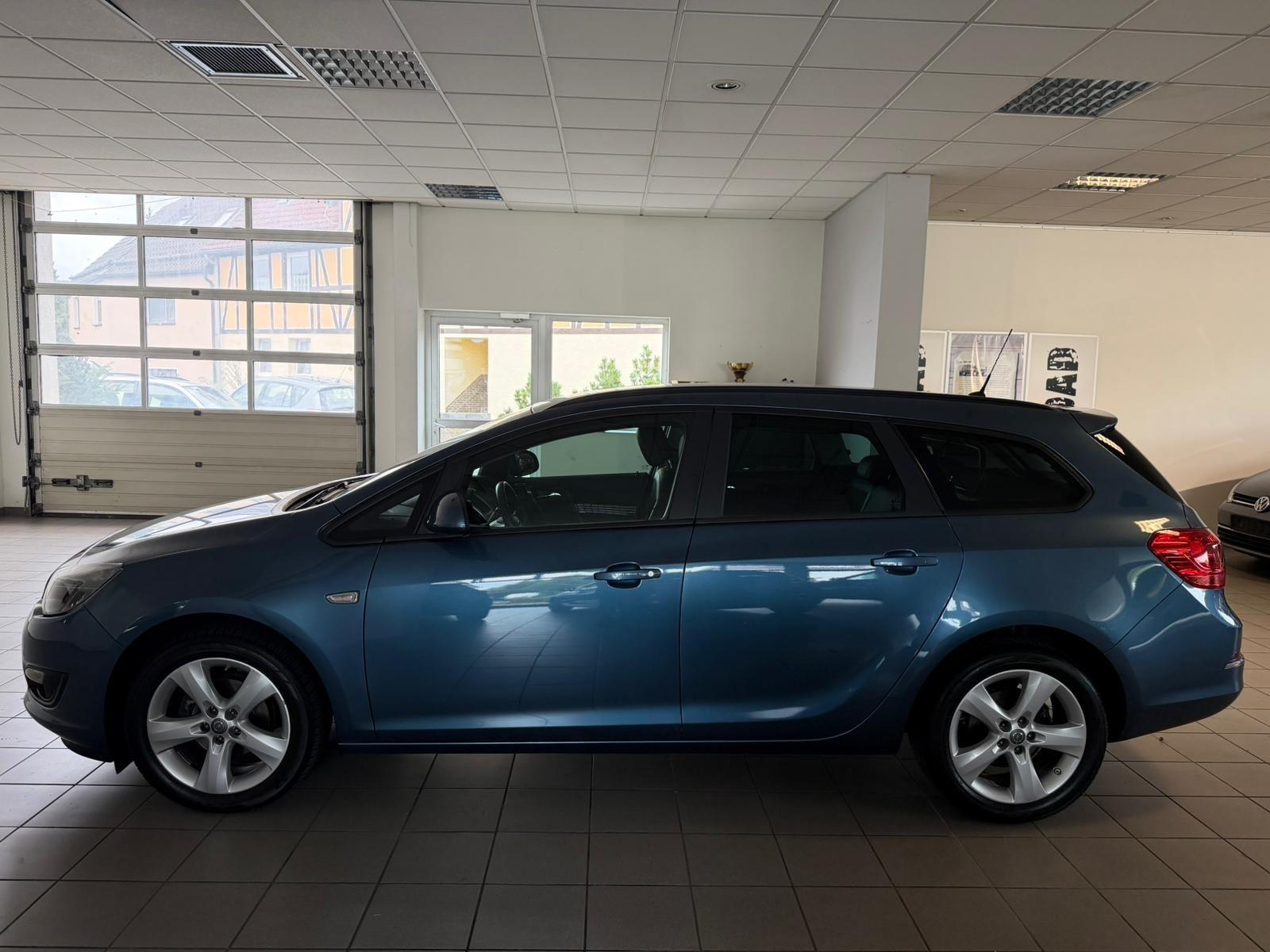 Opel Astra 2015 — photo 10