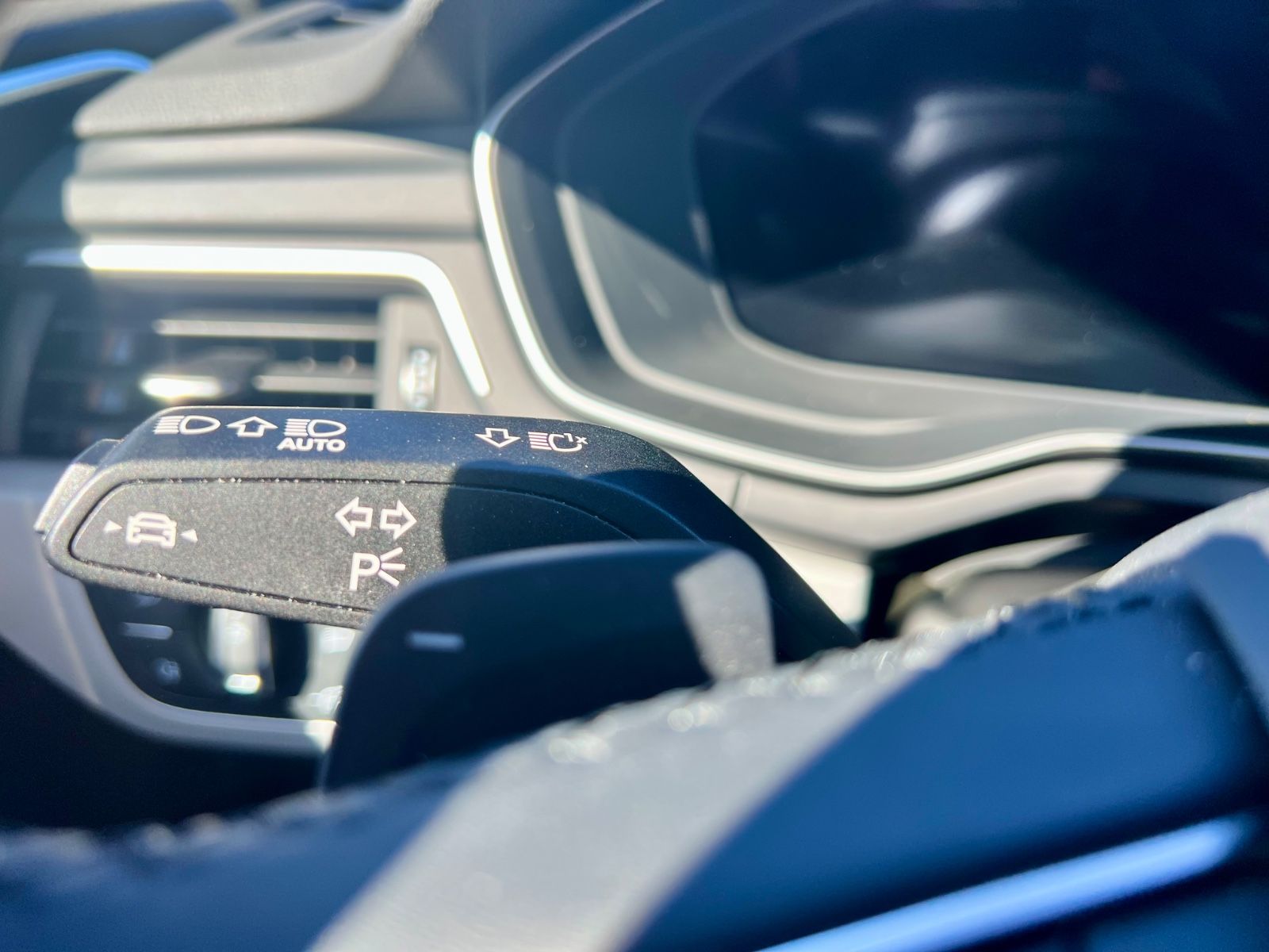 AUDI A4 Avant TDI LEDER AHK LED SHZ NAVI KAMERA