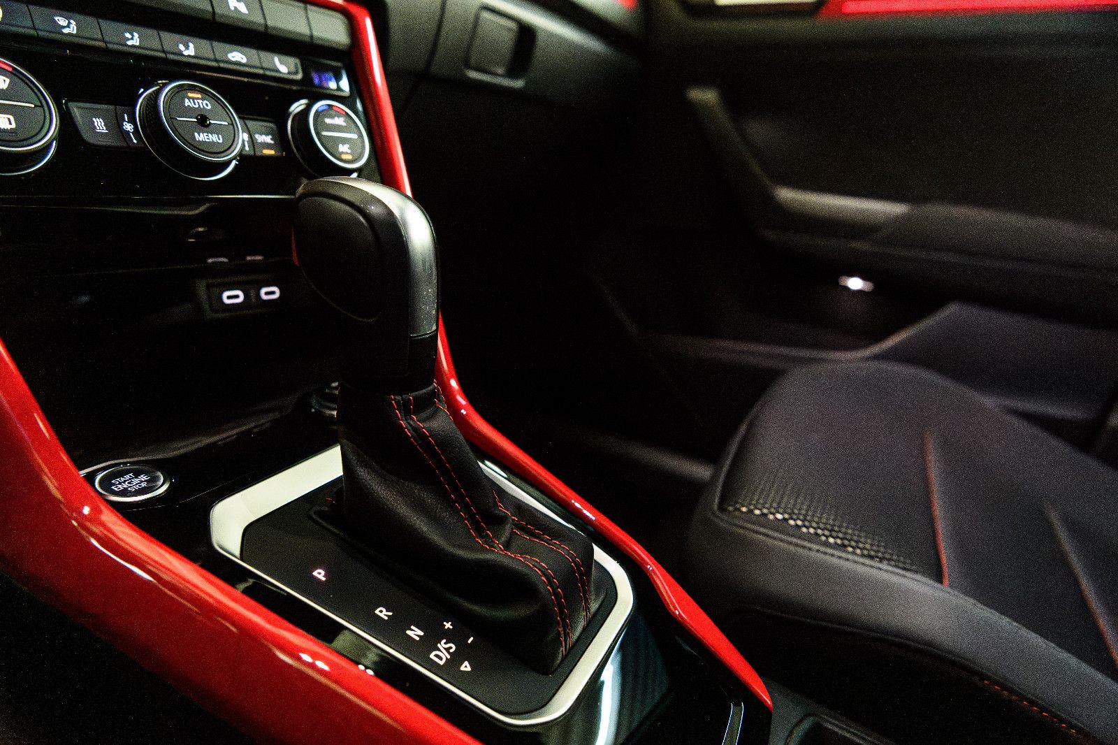 Fahrzeugabbildung Volkswagen T-Roc Sport 1.5 TSI DSG "beats" LED +STANDHZ.