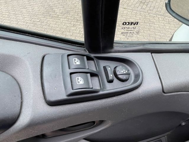 Fahrzeugabbildung Iveco Daily 35C12 Tiefkühlkoffer mit Ladebordwand