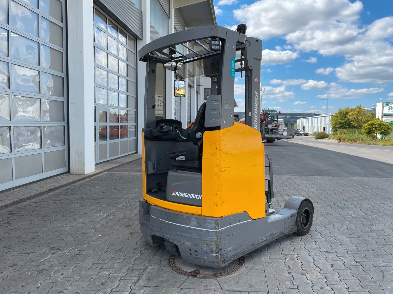 Fahrzeugabbildung Jungheinrich ETV C16 / Triplex 5.72m / SS / nur 2.953h / 2016