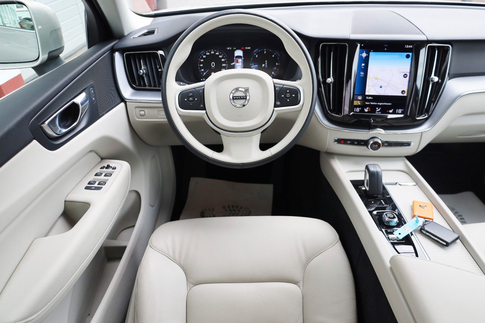 Fahrzeugabbildung Volvo XC60 Momentum Pro Leder,Navi,LED,SH,IntelliSafe