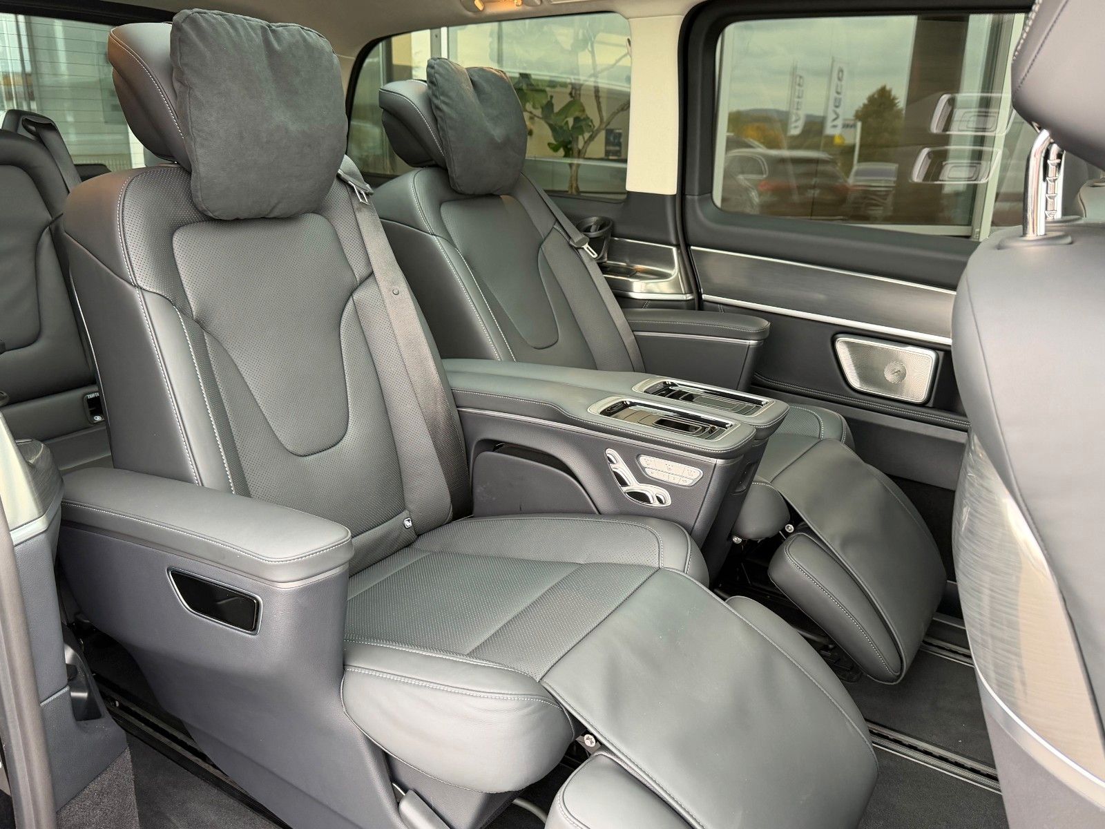 Fahrzeugabbildung Mercedes-Benz V 300 d 4MATIC EXCLUSIVE Luxus-Sitze AHK2,5to