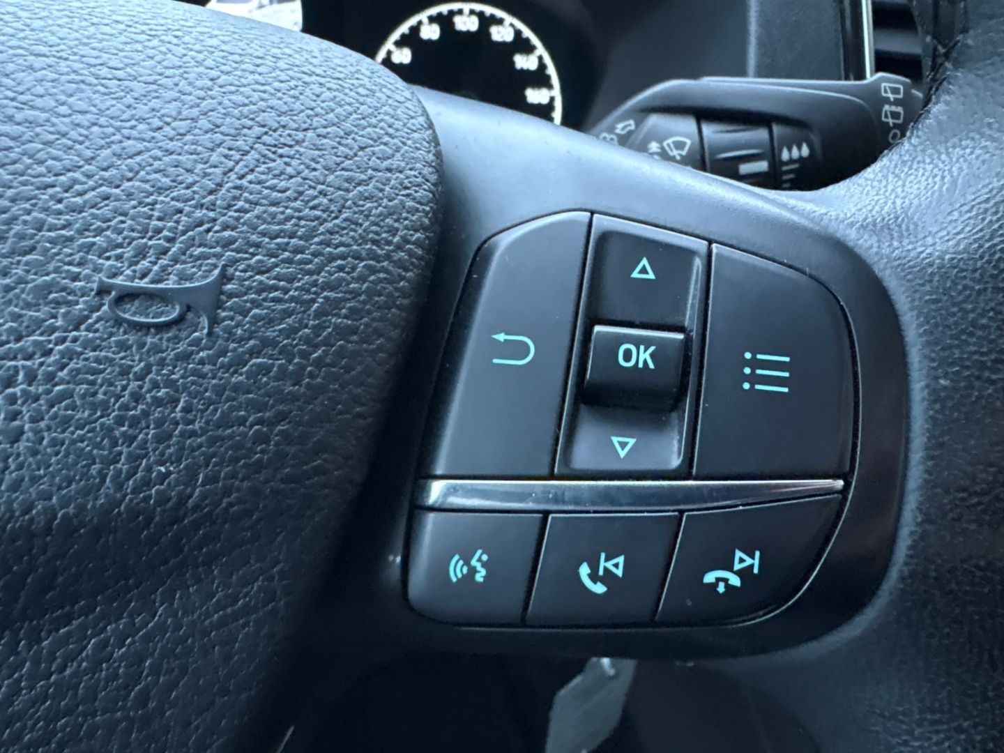 Fahrzeugabbildung Ford Tourneo Custom Kombi 320 L2 Titanium X TotWinkAs