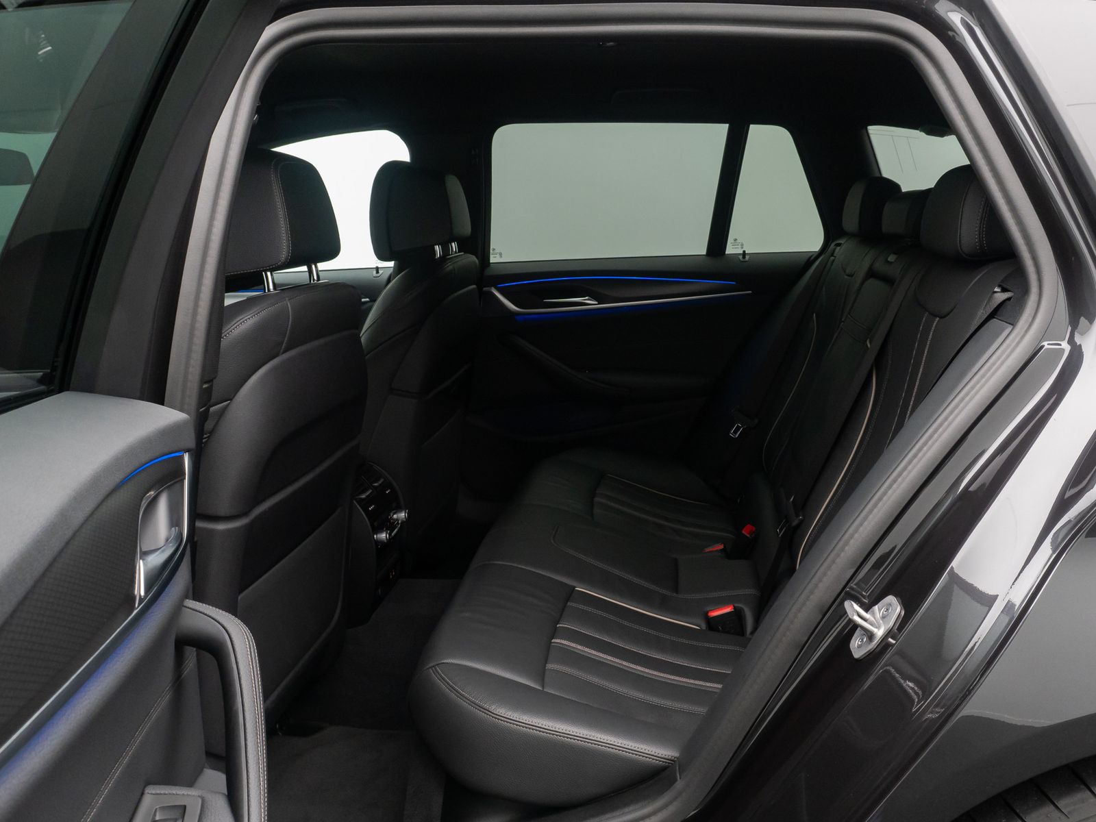 Fahrzeugabbildung BMW 530d xD M Sport 4xKlima DAB HUD Alarm Kamera