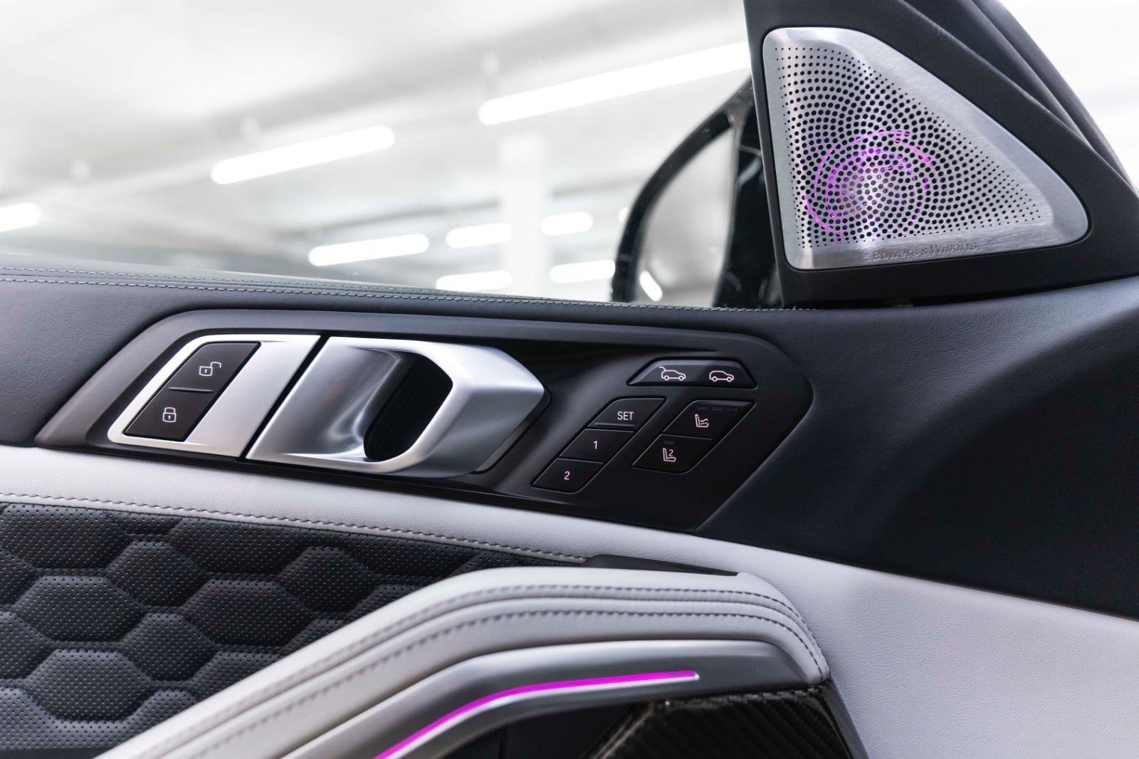 Fahrzeugabbildung BMW X6 M Competition B&W SKY LOUNGE 360° M+S