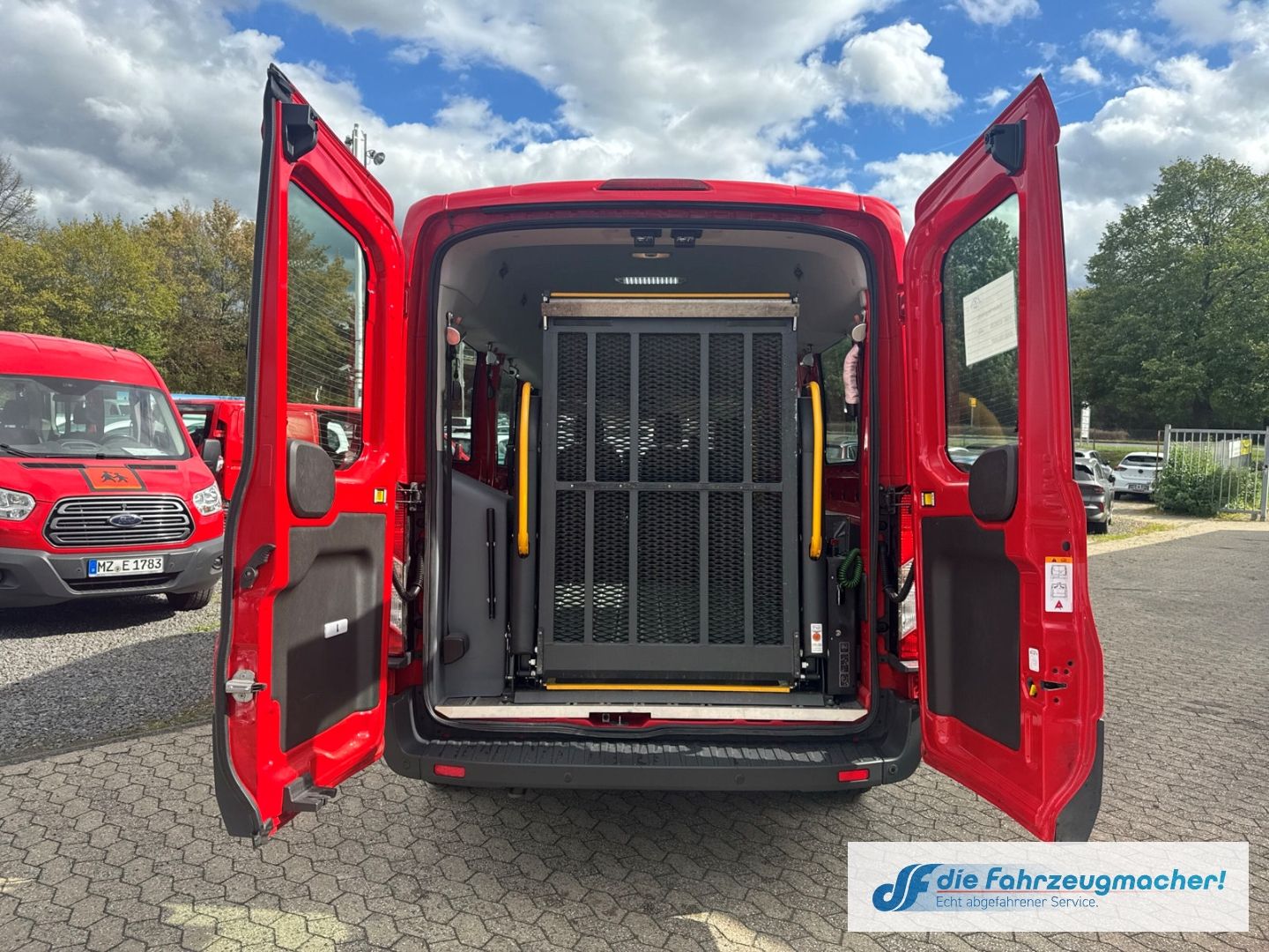Fahrzeugabbildung Ford Transit Kombi 350 L3 Trend StandHZG *2881*EXPORT