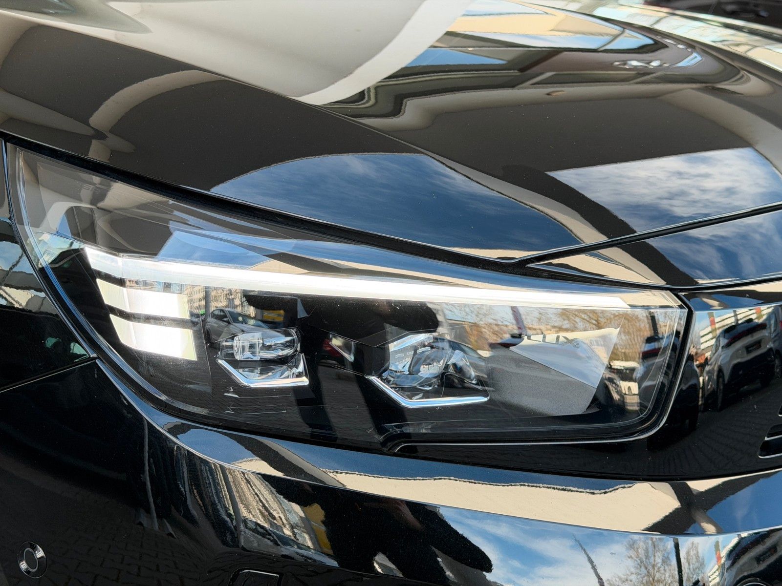 Fahrzeugabbildung Opel Corsa F 1.2 Turbo GS KlimaA,LED,Navi,SHZ,Kam.,LM