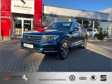 Volkswagen Touareg - 1