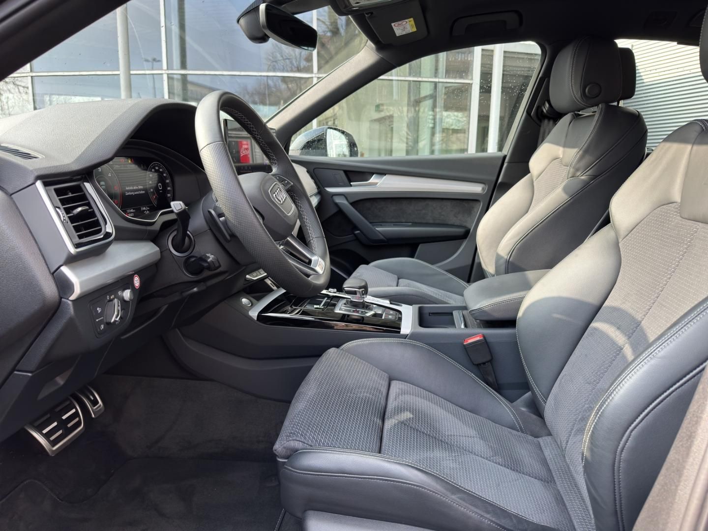 Fahrzeugabbildung Audi Q5 Sportback S line 40 TDI quattro S tronic Head