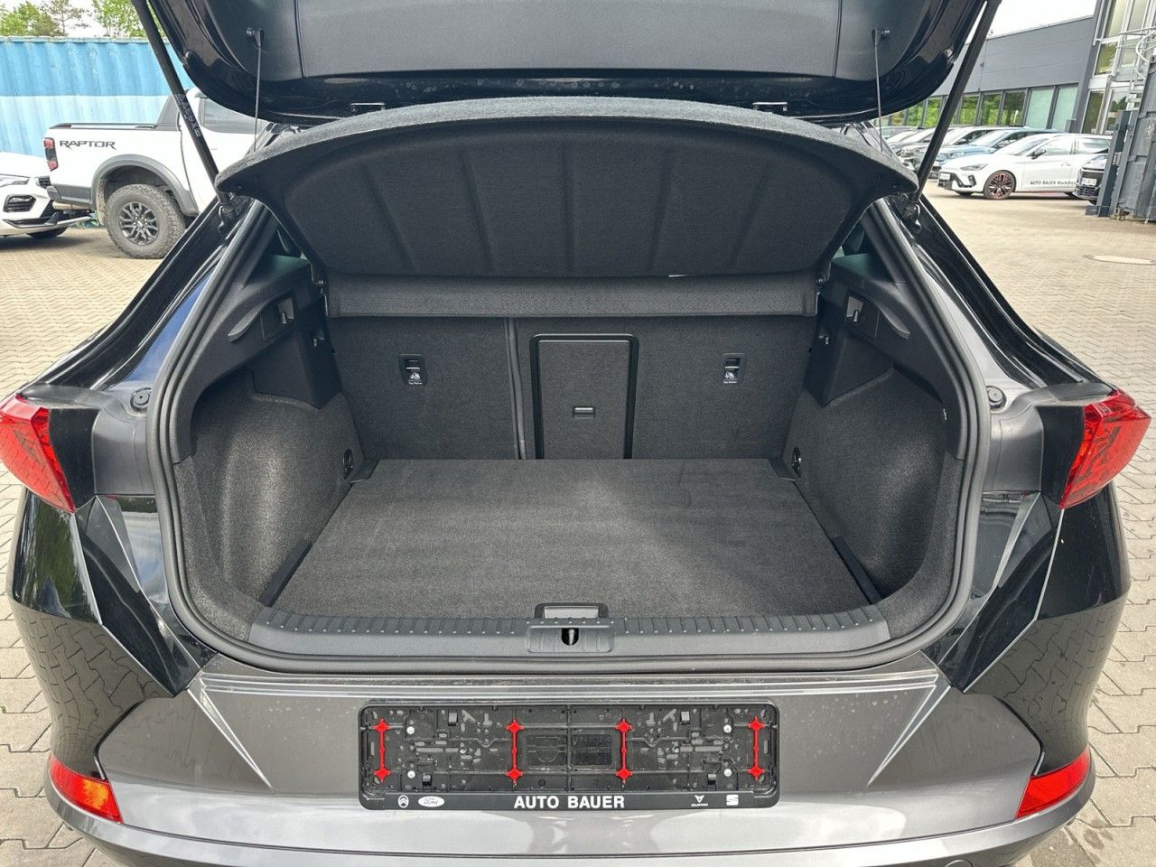 Fahrzeugabbildung CUPRA Formentor VZ 2.0 TSI 245 PS 7-Gang-DSG - mit KI generiert/bearbeitet