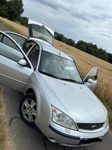 Ford Mondeo 2.0 Ghia - Ford Mondeo aus 2001: Ghia
