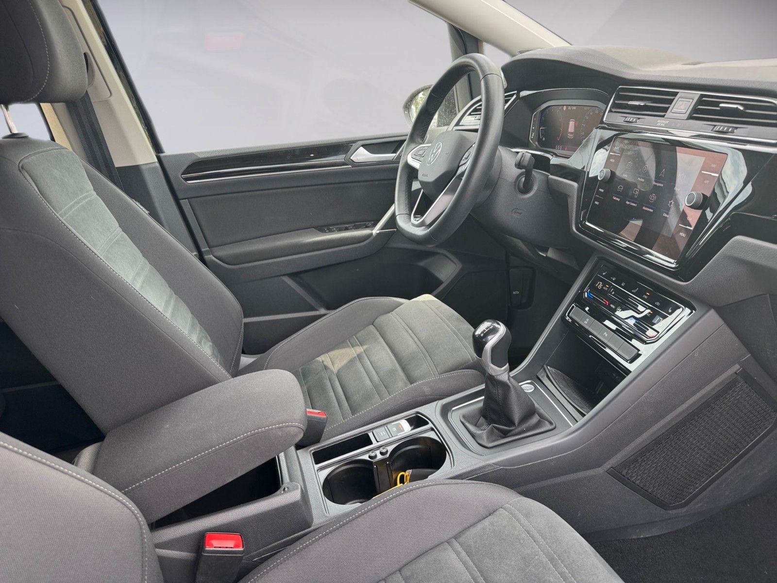 Fahrzeugabbildung Volkswagen Touran Comfortline 1.5 TSI