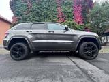 Jeep Grand Cherokee 3.0l V6 250PS Overland AHK Luft   - graue Jeep Grand Cherokee