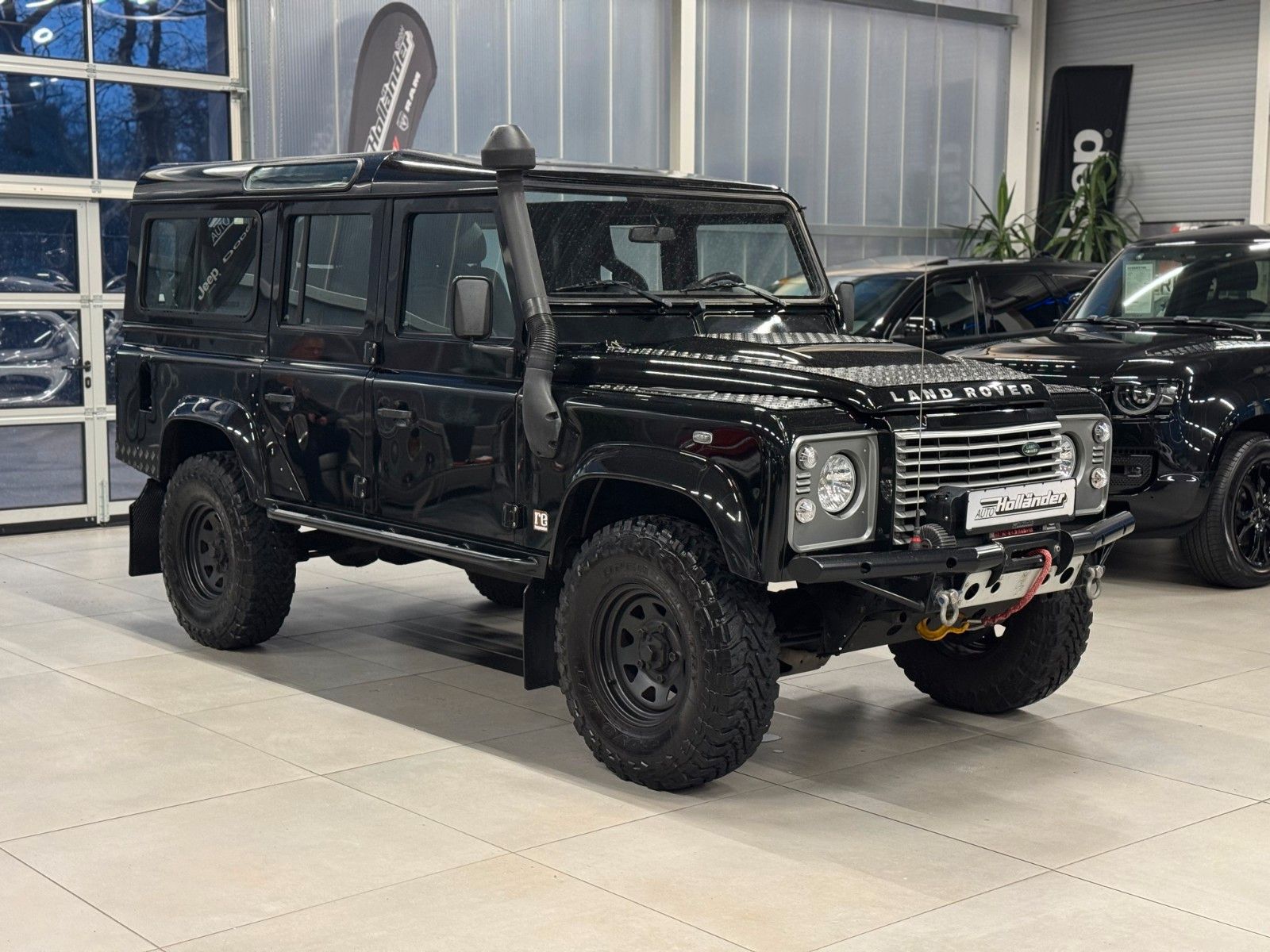 Fahrzeugabbildung Land Rover Defender 110 SE Station Wagon "Maxi-UMBAU"