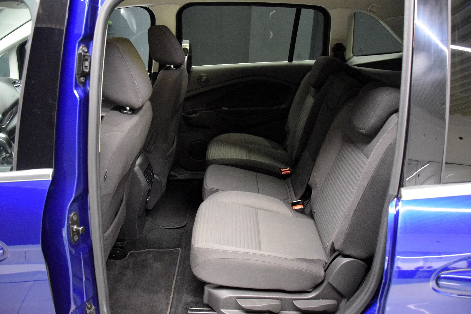 Fahrzeugabbildung Ford C-Max Titanium -defekte Kopfdichtung-Motor läuft